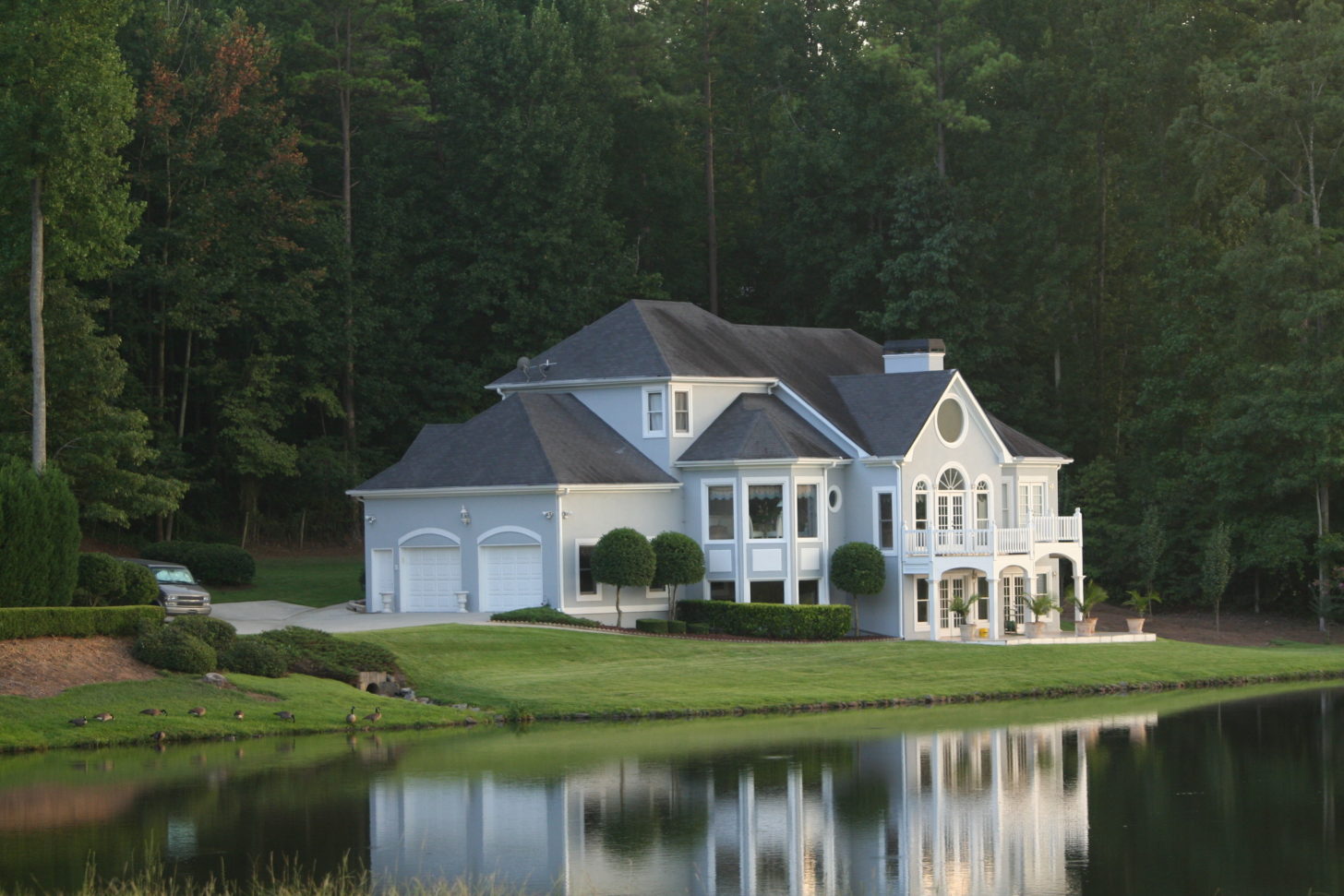 What to Keep in Mind When Building Your Waterfront Custom Home
