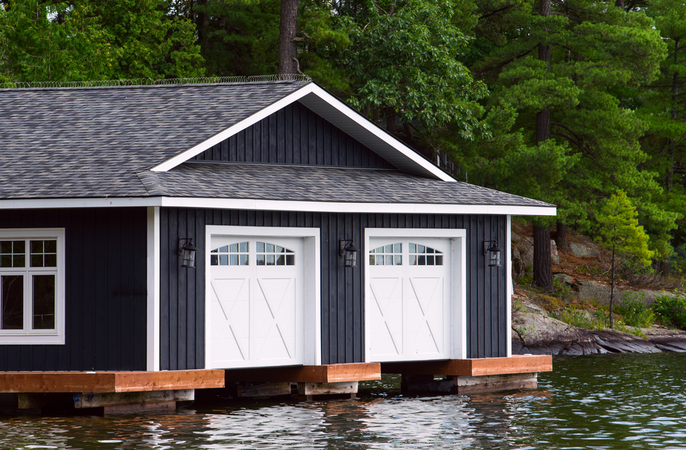 custom-boathouse-with-2-doors