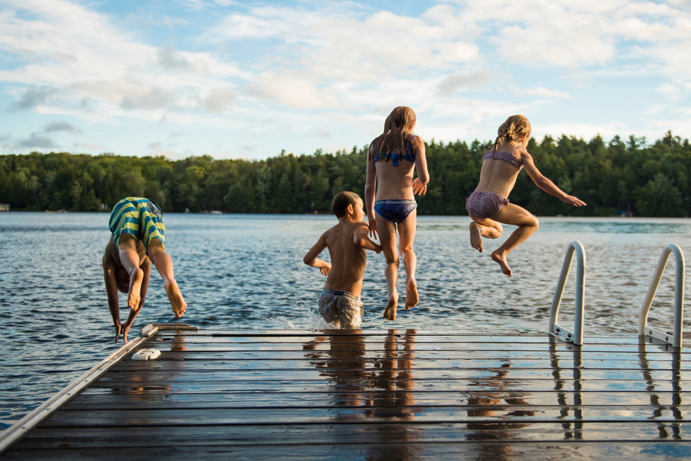 kids jumping in lake