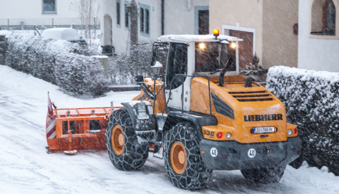 6 Biggest Advantages of Hiring a Professional Snow Removal Service