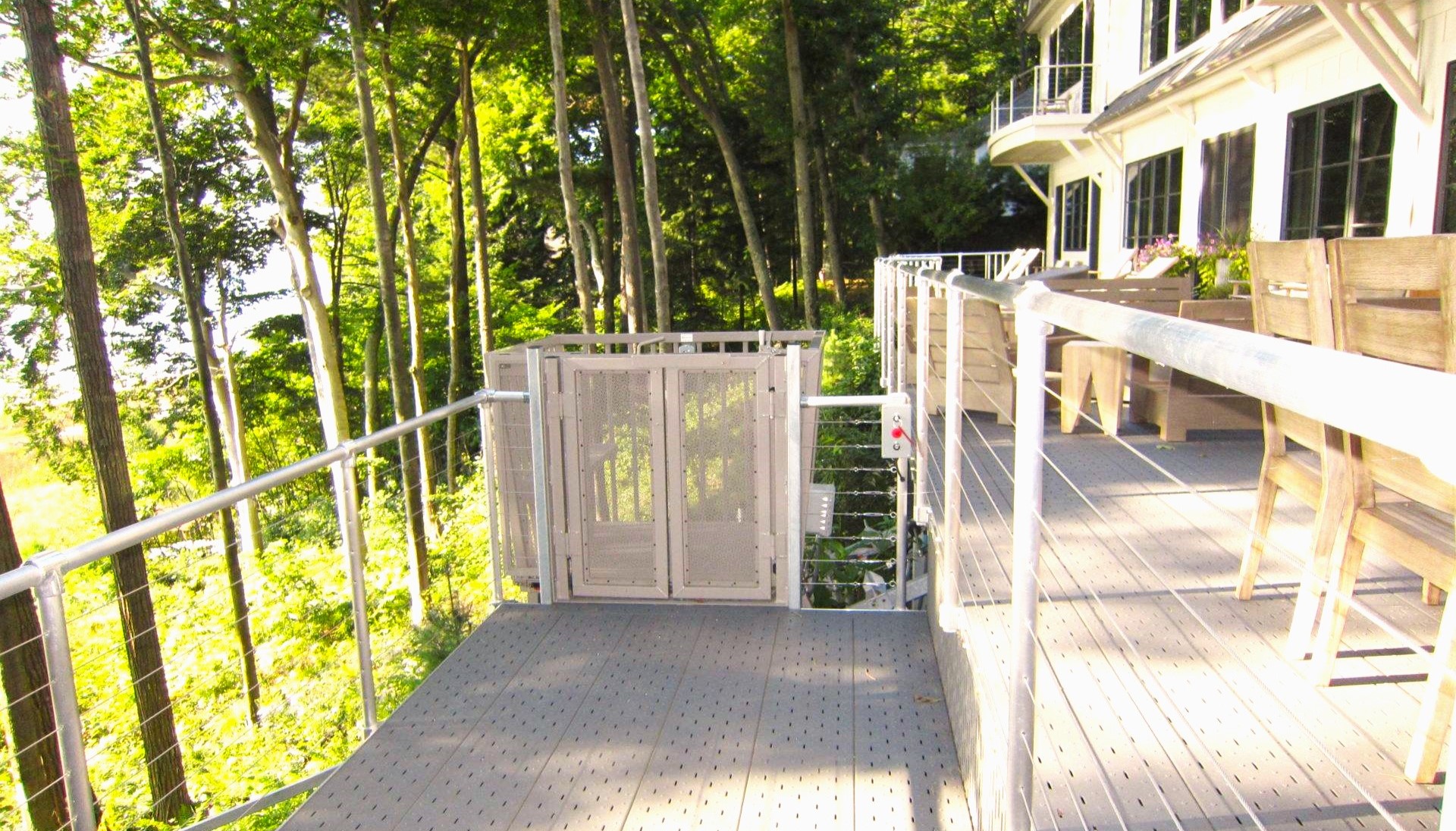 Outdoor residential lift in Lake Anna with deck on the side 