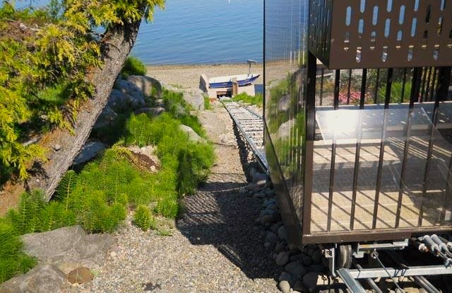 Outdoor residential lift in Lake Anna with ocean on the backgroud