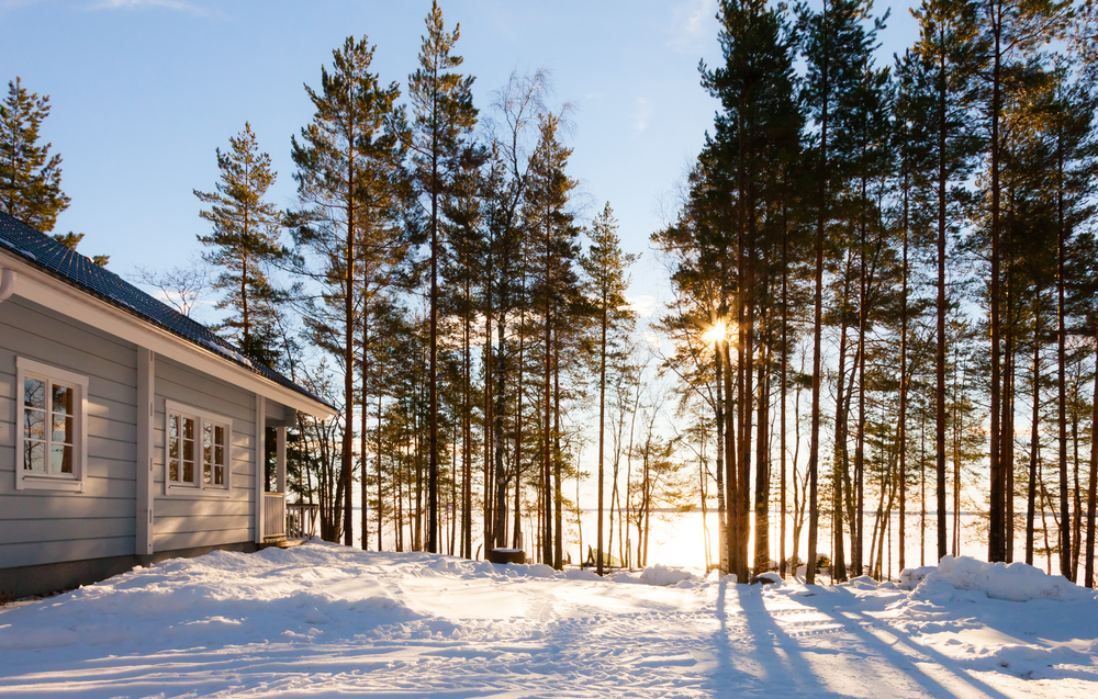 5 Key Considerations When Designing a Lake House in Winter